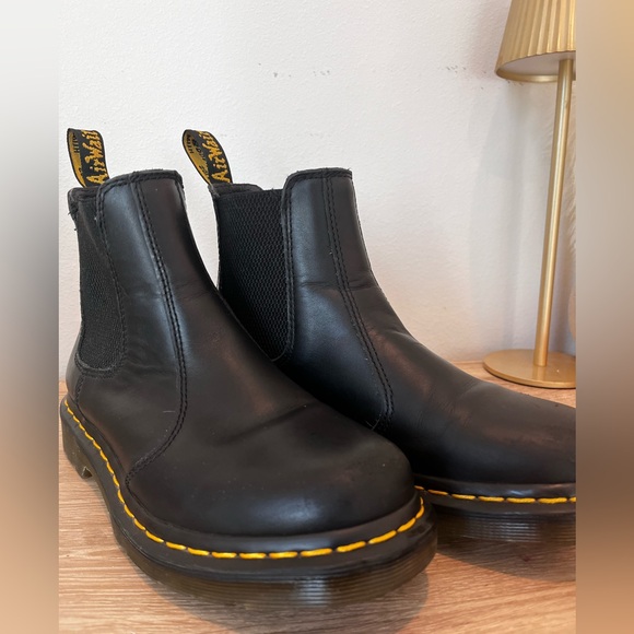 Dr. Martens 2976 Chelsea Boot - Women's,size 7 US , 5 UK , 38 - Picture 3 of 16